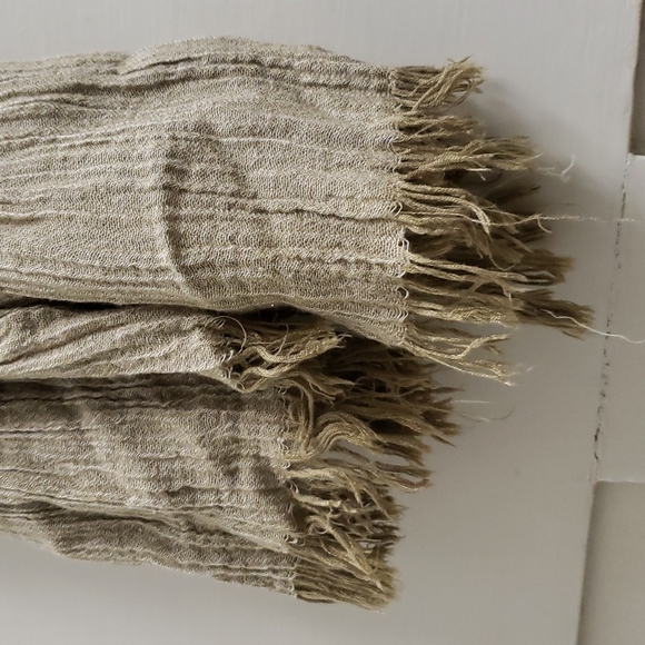 Grey scarf - Picture 3 of 3